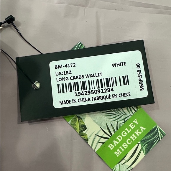 Badgley Mischka White Quilted Vegan Leather Wallet - Picture 3 of 6